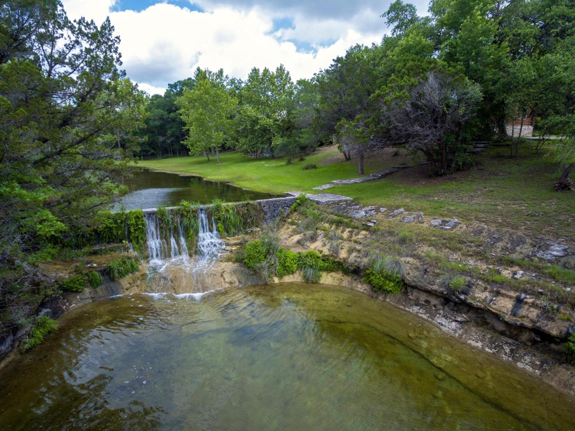 Falls Log Home Wimberley Zewnętrze zdjęcie