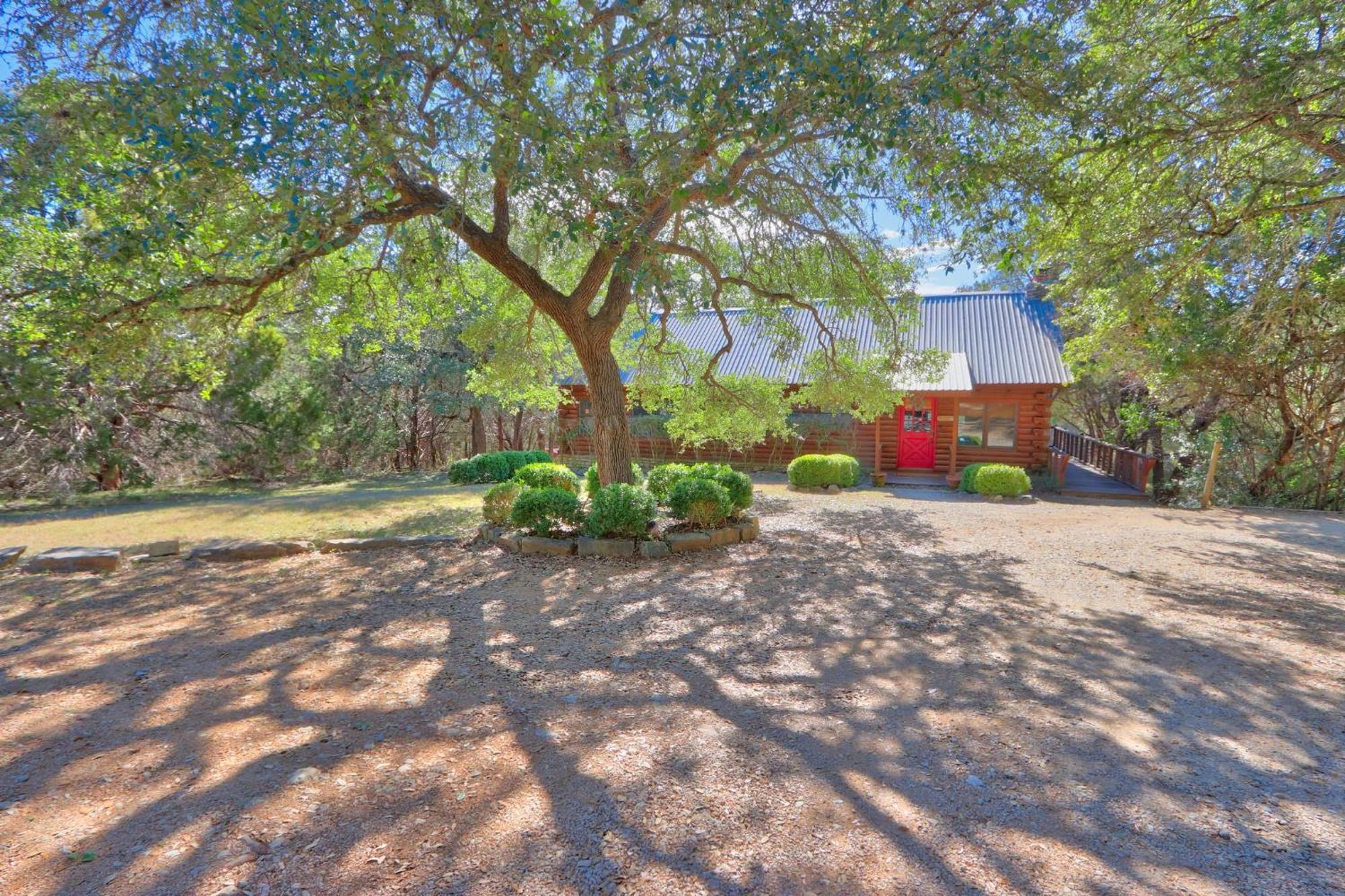 Falls Log Home Wimberley Zewnętrze zdjęcie